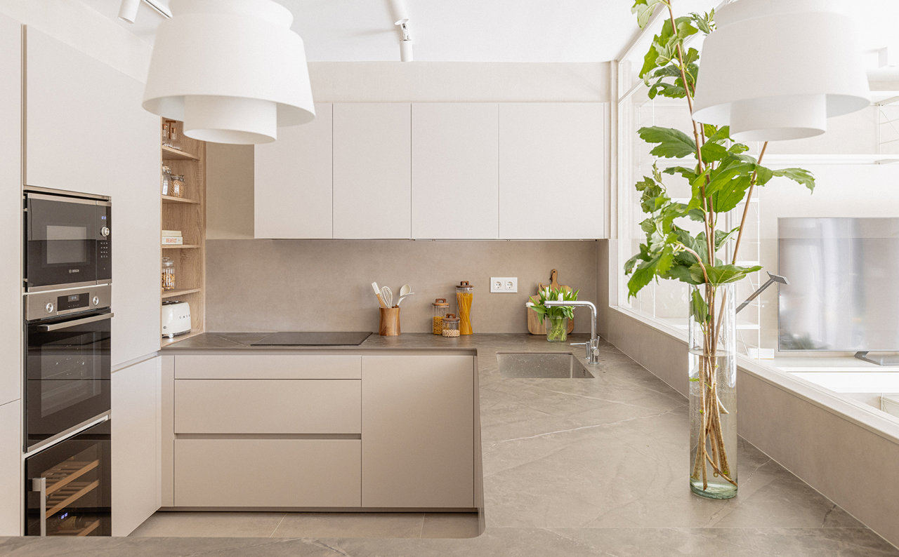 Cocinas pequeñas: 7 Trucos inteligentes para maximizar el espacio en tu kitchenette